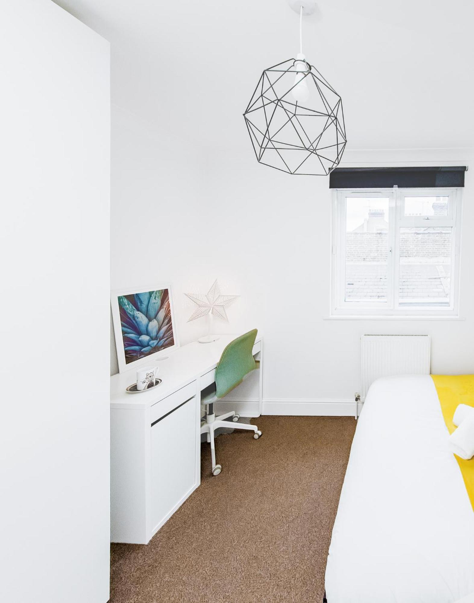 Charming London Home, Opp Arnos Grove Underground Station, Parking New Southgate Экстерьер фото
