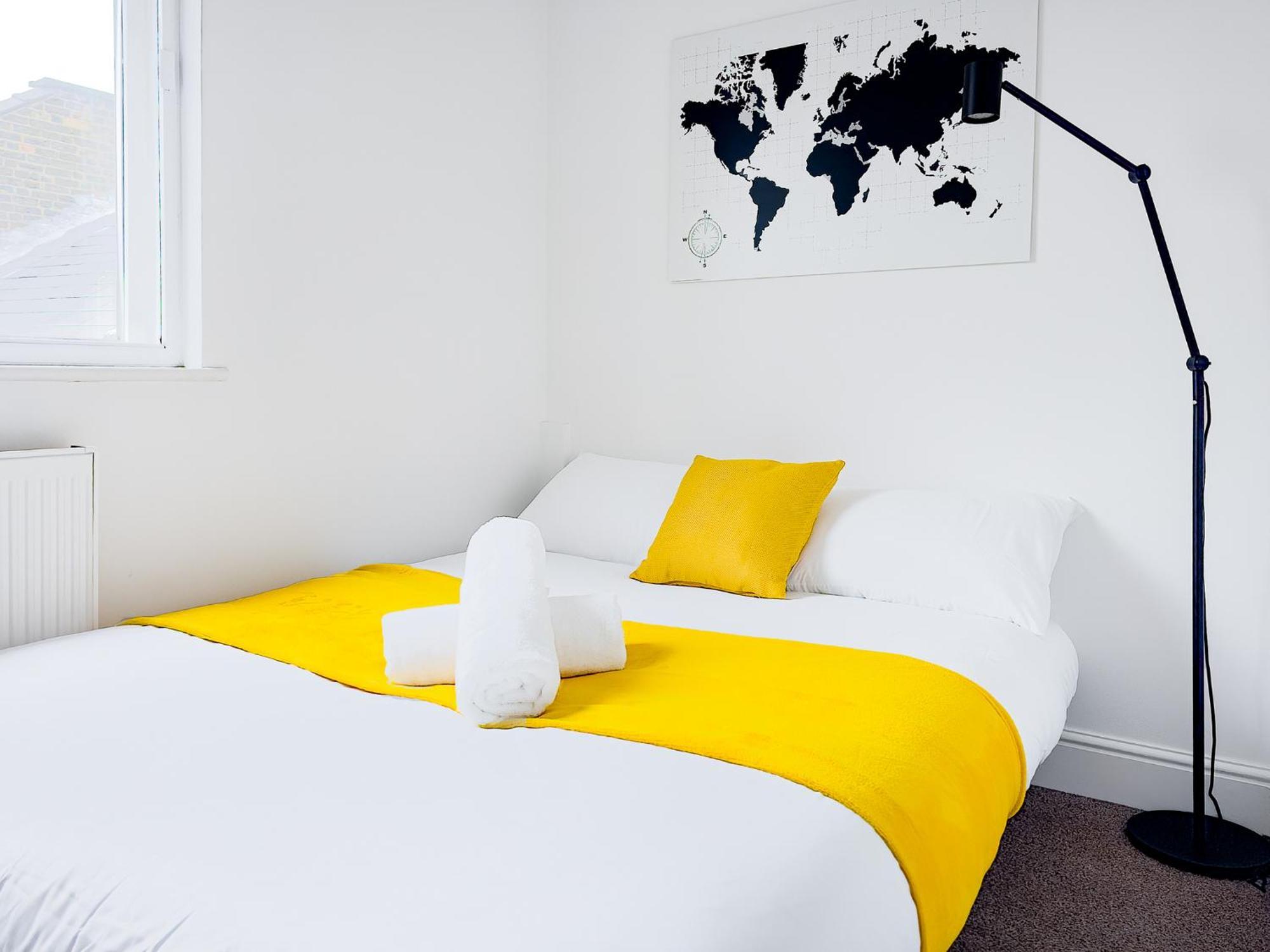 Charming London Home, Opp Arnos Grove Underground Station, Parking New Southgate Экстерьер фото