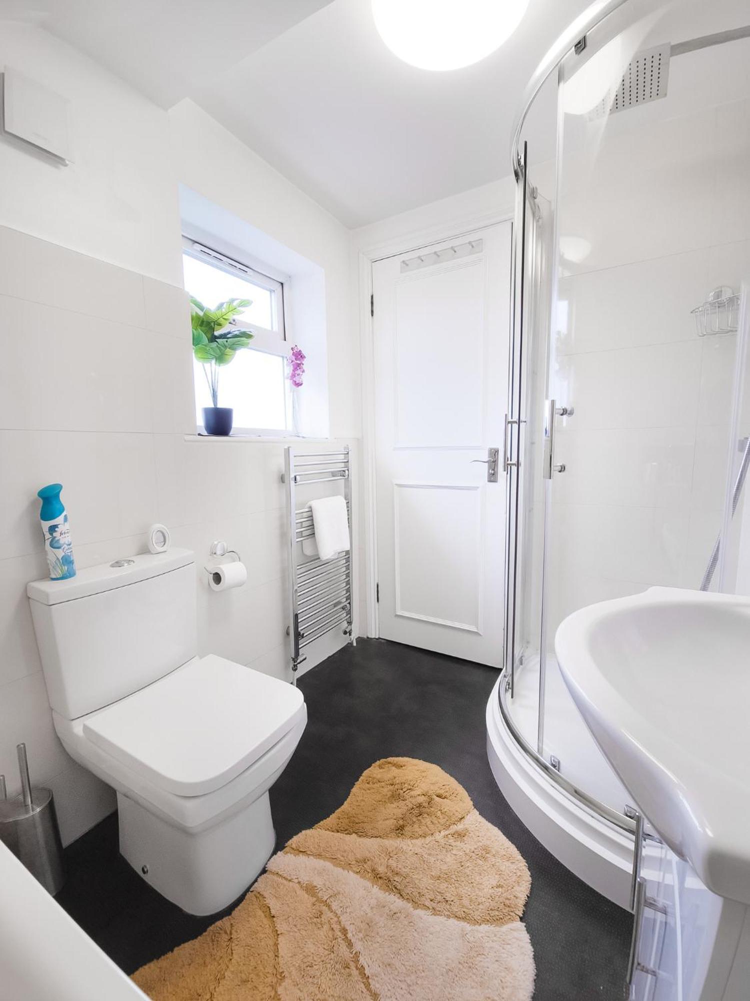 Charming London Home, Opp Arnos Grove Underground Station, Parking New Southgate Экстерьер фото